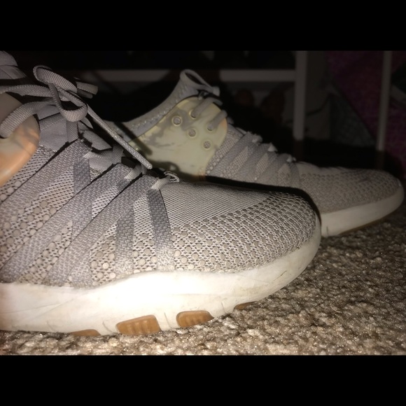 Nike Frees - Picture 4 of 6